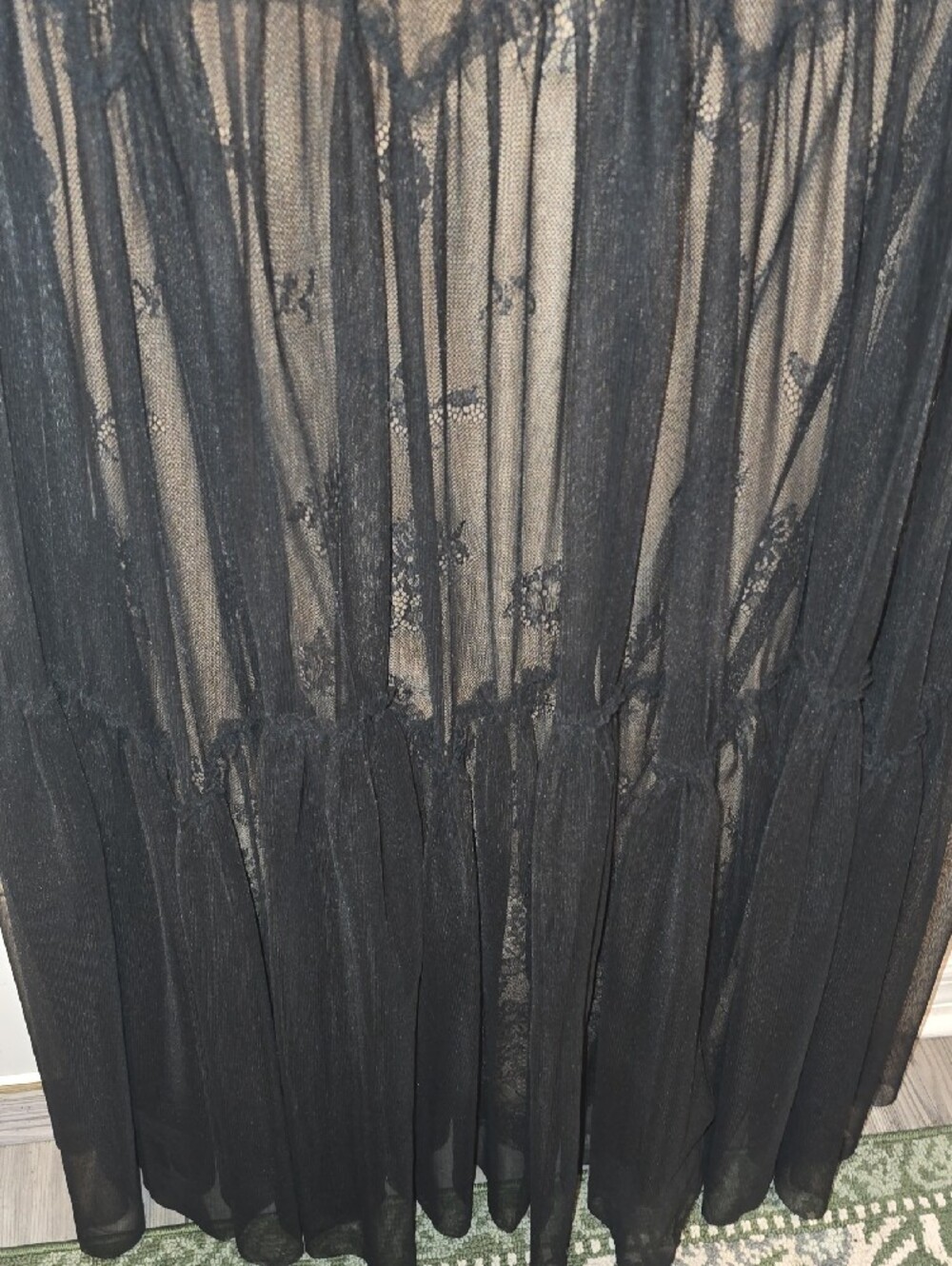 BCBGMAXAZRIA lace and tulle gown Size 12 - Picture 5 of 7